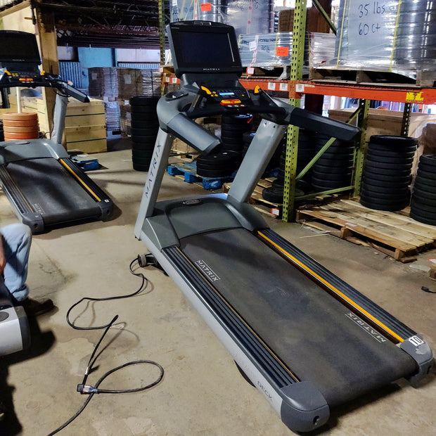 10 Matrix T7XE Treadmills