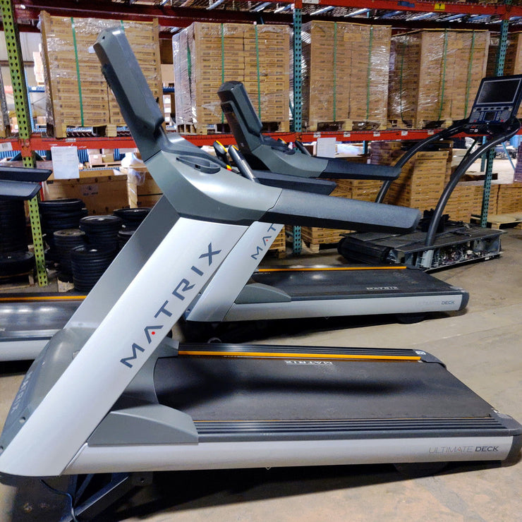 10 Matrix T7XE Treadmills