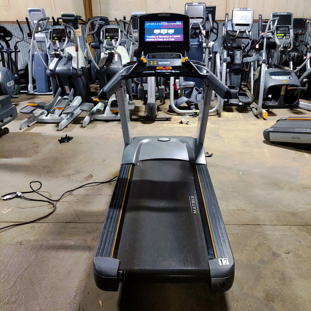 10 Matrix T7XE Treadmills